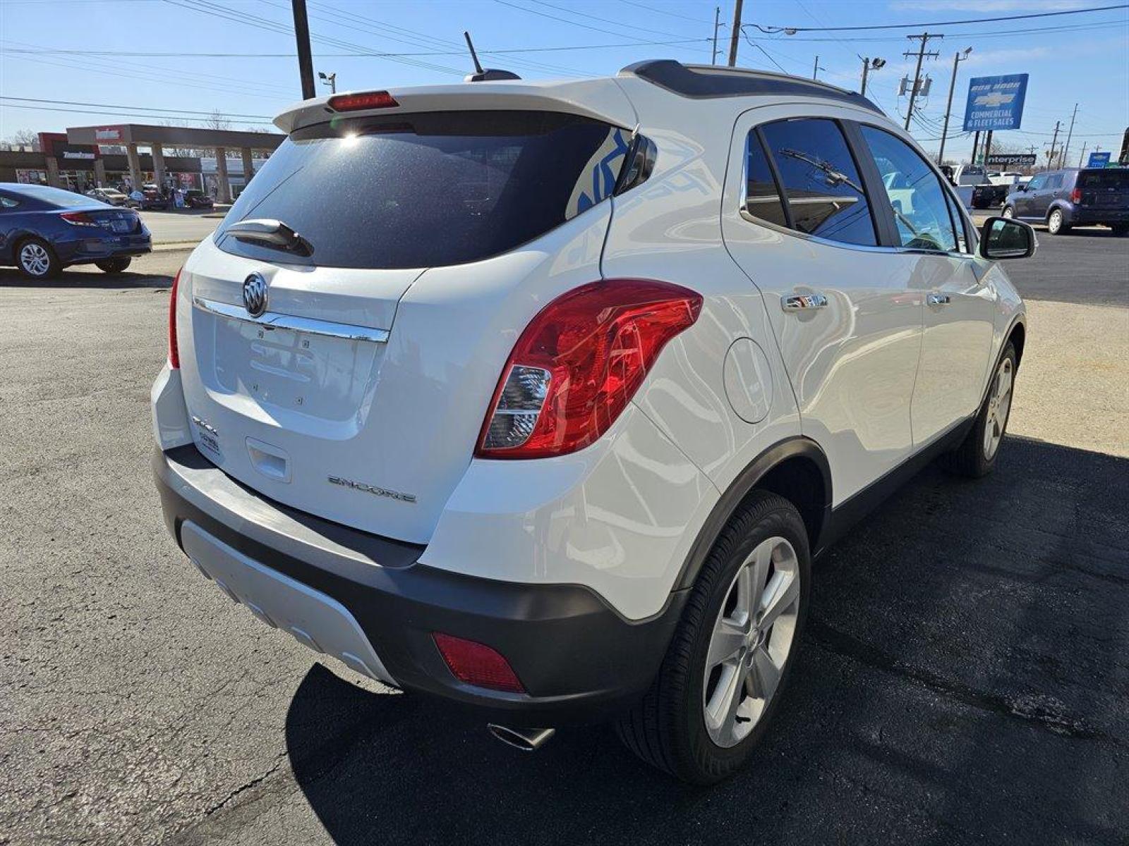 2016 White /Gray Buick Encore (KL4CJBSB7GB) with an 1.4l I-4 MFI Flex T/C HO engine, Auto transmission, located at 4163 Bardstown Rd, Louisville, KY, 40218, (502) 266-7677, 38.189991, -85.642418 - Photo #5