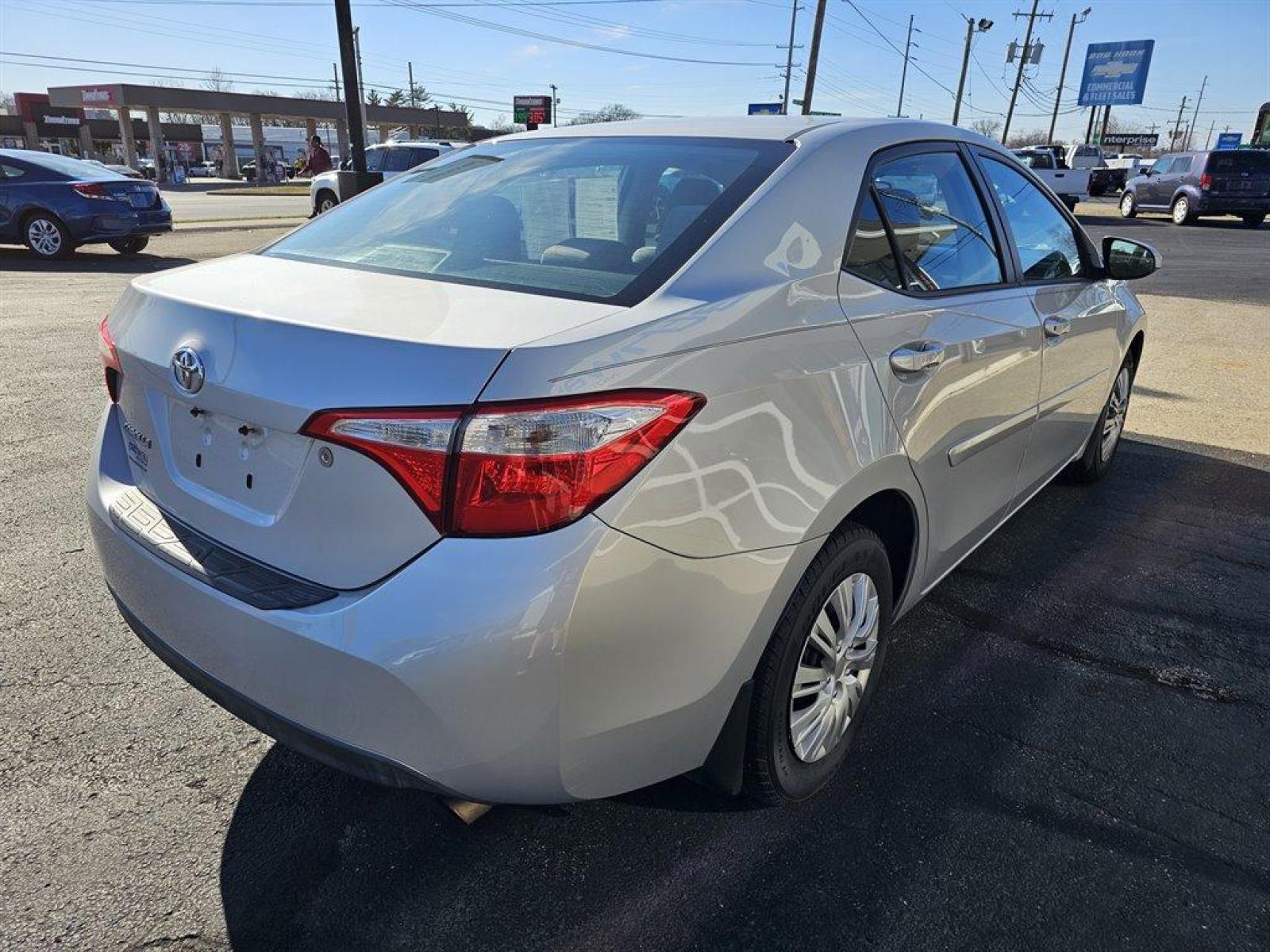 2015 Silver /Gray Toyota Corolla (2T1BURHE9FC) with an 1.8l I-4 EFI Dohc 1.8l engine, Auto transmission, located at 4163 Bardstown Rd, Louisville, KY, 40218, (502) 266-7677, 38.189991, -85.642418 - Photo #5