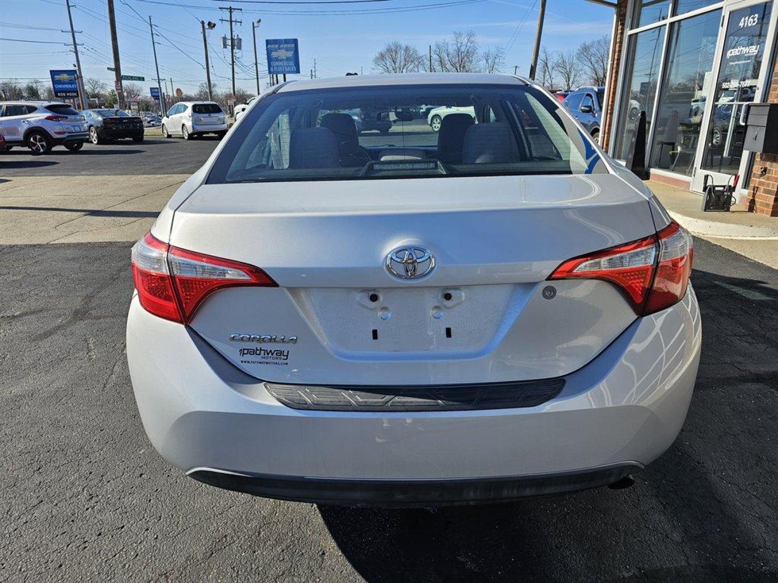 2015 Silver /Gray Toyota Corolla (2T1BURHE9FC) with an 1.8l I-4 EFI Dohc 1.8l engine, Auto transmission, located at 4163 Bardstown Rd, Louisville, KY, 40218, (502) 266-7677, 38.189991, -85.642418 - Photo #6
