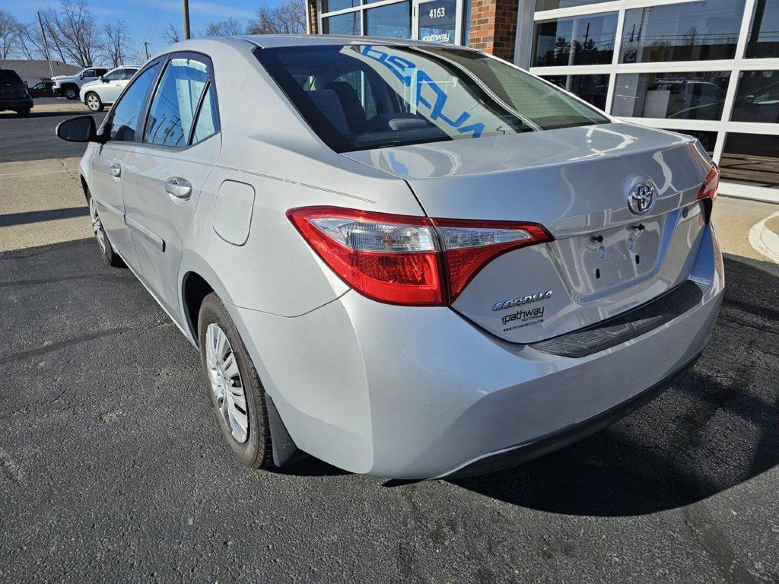 2015 Silver /Gray Toyota Corolla (2T1BURHE9FC) with an 1.8l I-4 EFI Dohc 1.8l engine, Auto transmission, located at 4163 Bardstown Rd, Louisville, KY, 40218, (502) 266-7677, 38.189991, -85.642418 - Photo #7