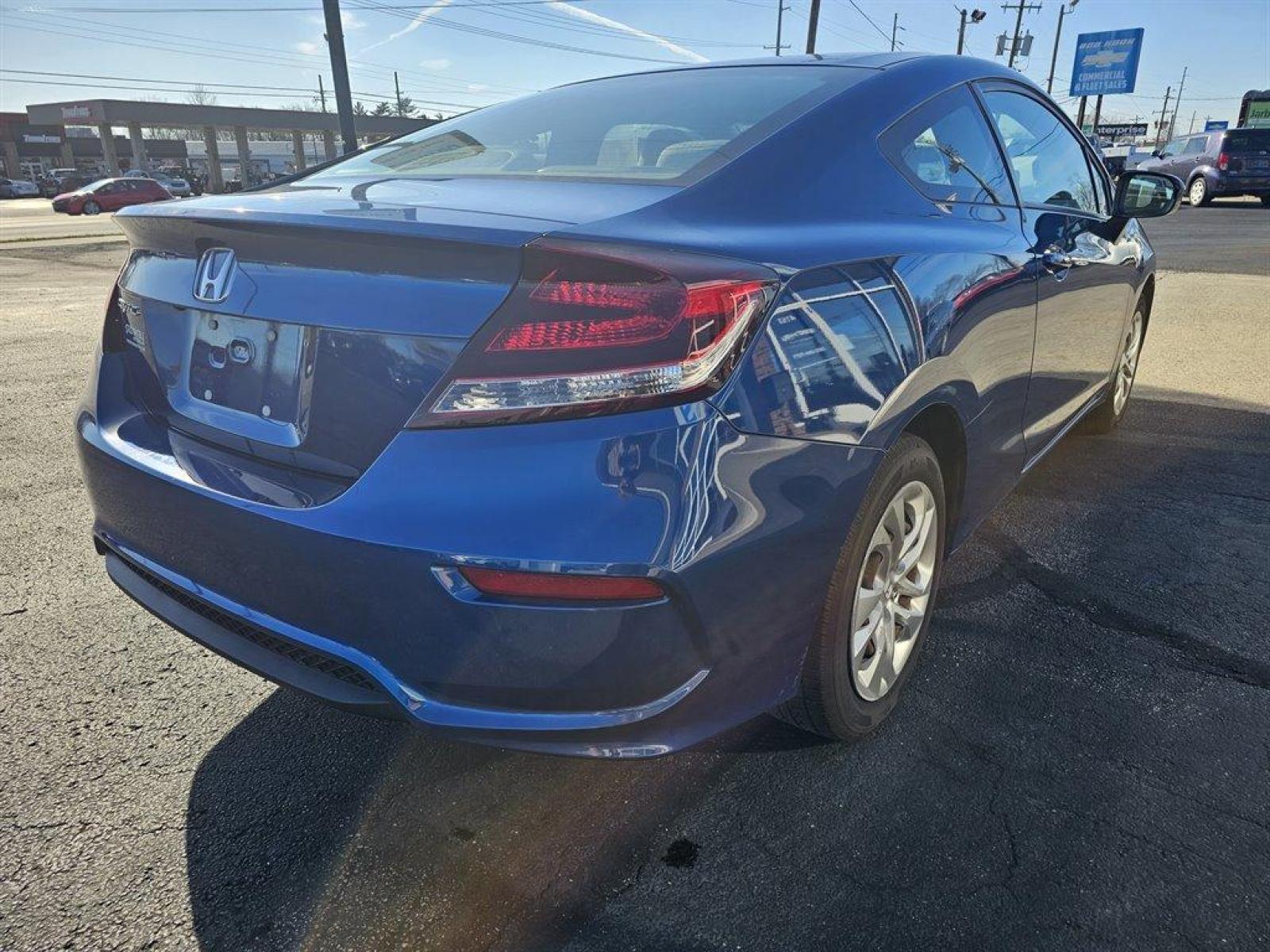 2015 Blue /Black Honda Civic (2HGFG3B56FH) with an 1.8l I-4 MPI Sohc 1.8l engine, Auto transmission, located at 4163 Bardstown Rd, Louisville, KY, 40218, (502) 266-7677, 38.189991, -85.642418 - Photo #5